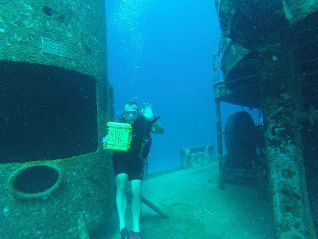 U: Underwater